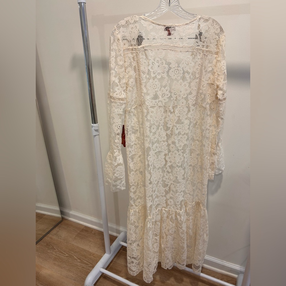 Scully Ivory Lace Overlay - Picture 6 of 6